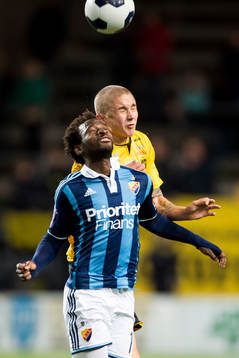 Djurgårdens Amadou Jawo och Elfsborgs Sebastian Holmén i