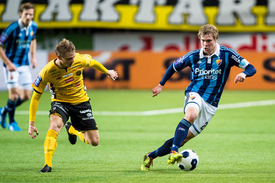 Djurgårdens Simon Tibbling (h) och Elfsborgs Simon Hedlund