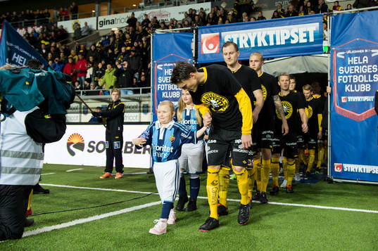 Elfsborgs Lasse Nilsson med fairplay tjej