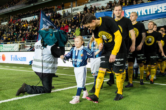 Elfsborgs Lasse Nilsson med fairplay tjej