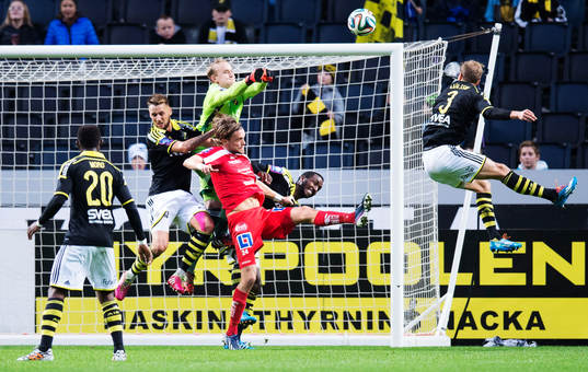 s Alexander Milosevic, målvakt Patrik Carlgren, Henok