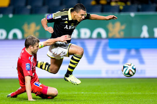 s Nabil Bahoui tar sig förbi Åtvidabergs Daniel