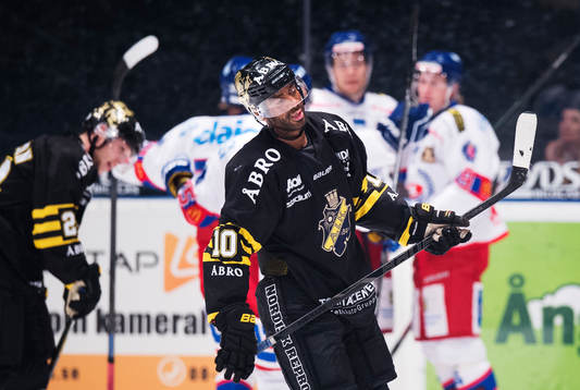s Yared Hagos deppar samtidigt som Oskarshamns spelare
