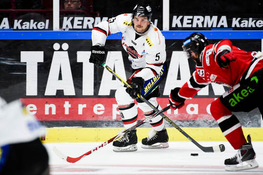 Asplövens Jesper Dahlroth och Malmö Redhawks Colin Stuart