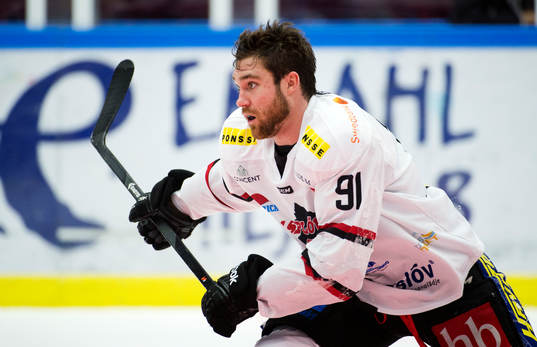 Asplövens Jacob Lagace har tappat hjälmen