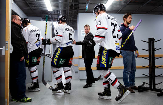Asplövens tränare Per Kenttä innan ishockeymatchen i