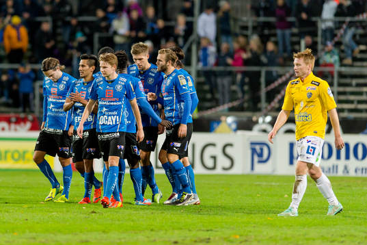 Halmstads Mikael Boman jublar med laget
