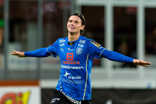 Halmstads Marcus Antonsson gör 4-0 och jublar