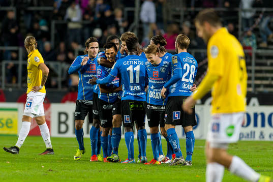 Halmstads Mikael Boman jublar med laget