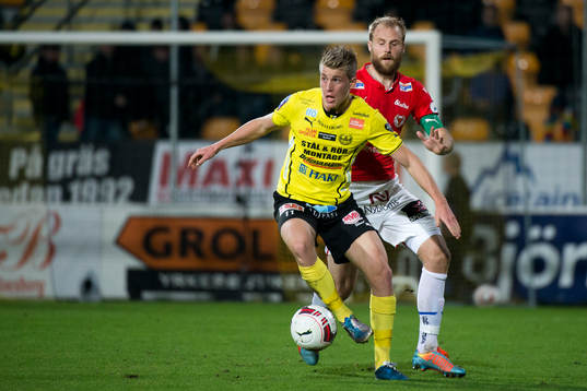 Kalmars Markus Thorbjörnsson och Mjällbys Joel Enarsson