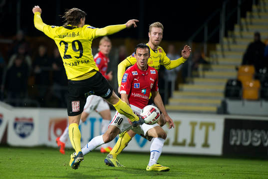 Mjällbys Danny Ervik och Kalmars Nenad Djordjevic