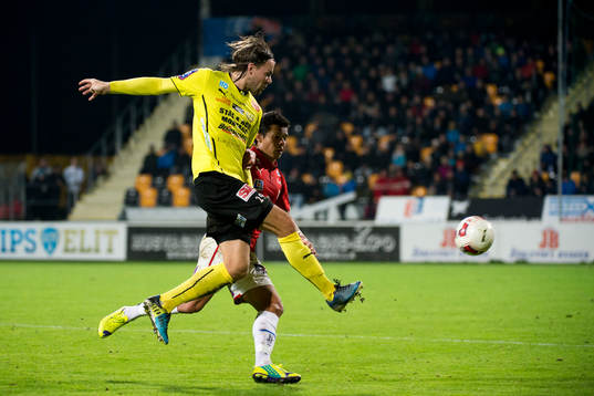 Mjällbys Danny Ervik och Kalmars Romário Pereira Sipião