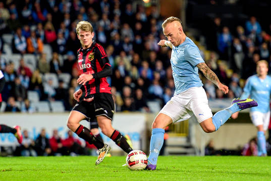 Malmö FFs Magnus Eriksson och Brommapojkarnas målvakt