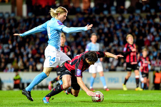 Malmö FFs Simon Kroon och Brommapojkarnas Gabriel Petrovic