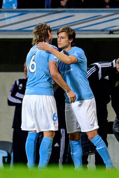Malmö FFs Markus Halsti går ut och Simon Thern kommer in