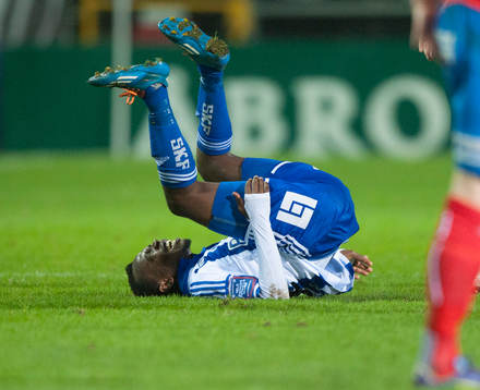 IFK Göteborgs May Mahlangu skadades i matchen i