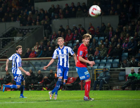 IFK Göteborgs Sören Rieks gör 0-3 i matchen i