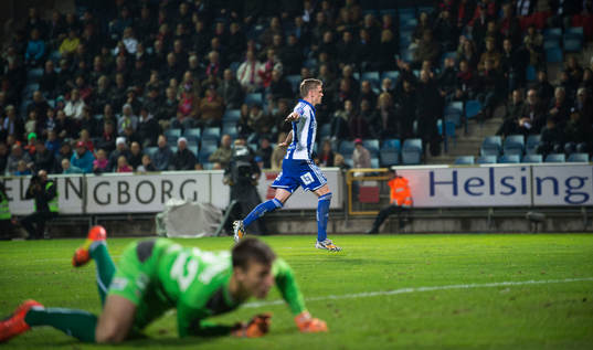 IFK Göteborgs Sören Rieks gör 0-3 i matchen i
