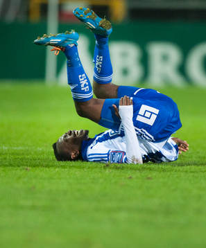 IFK Göteborgs May Mahlangu skadades i matchen i
