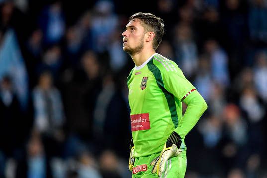 Brommapojkarnas målvakt Davor Blazevic deppar