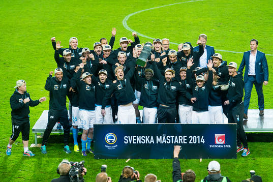 Malmö FFs Markus Rosenberg och Guillermo Molins lyfter