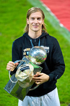 Malmö FFs Markus Halsti med pokalen