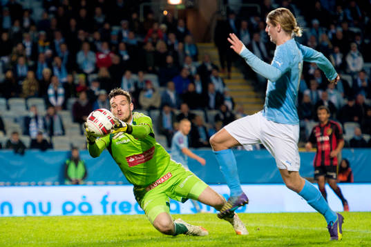 Malmö FFs Pawel Cibicki och Brommapojkarnas