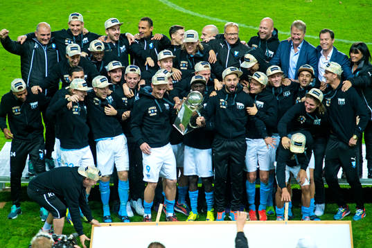 Malmö FFs Markus Rosenberg och Guillermo Molins lyfter
