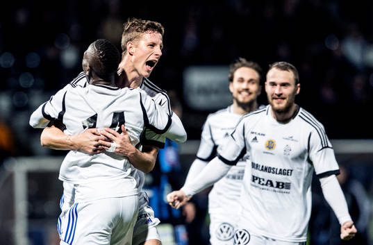 Sundsvalls Johan Eklund  jublar