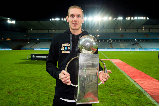 Malmö FFs målvakt Robin Olsen jublar med Lennart