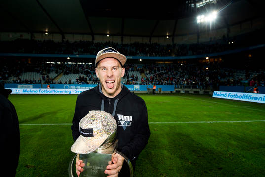 Malmö FFs Magnus Eriksson jublar med Lennart Johanssons
