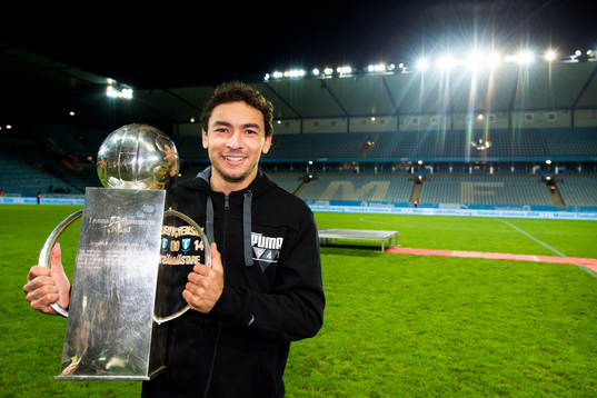 Malmö FFs Ricardo Ferreira Da Silva poserar med Lennart