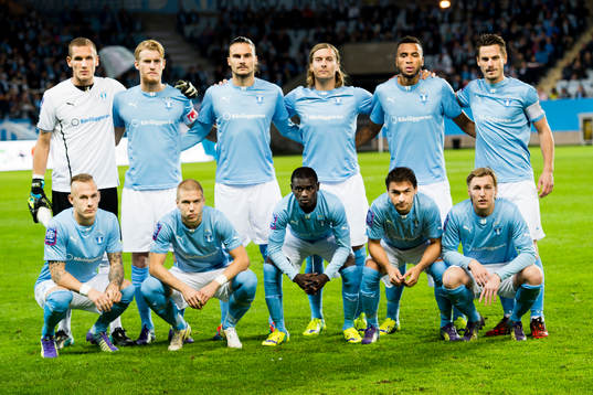 Malmö FFs startelva, övre raden från vänster, målvakt