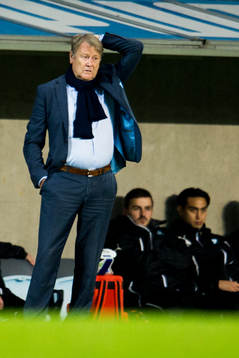 Malmö FFs tränare Åge Hareide kliar sig i bakhuvudet