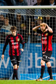 Brommapojkarnas Dardan Rexhepi och Tim Björkström deppar