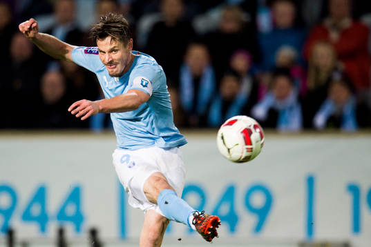 Malmö FFs Markus Rosenberg skjuter