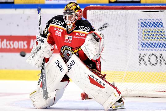 Luleås målvakt Joel Lassinantti på uppvärmningen