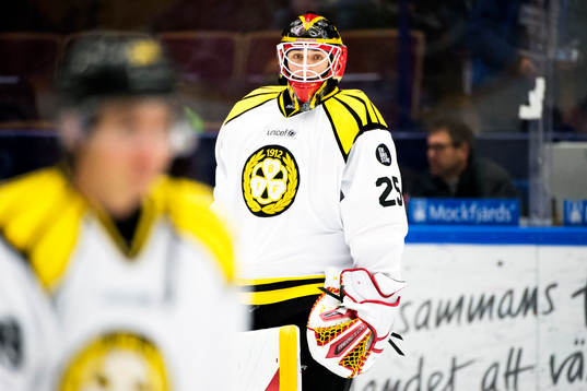 Brynäs målvakt Jonas Johansson före ishockeymatchen i