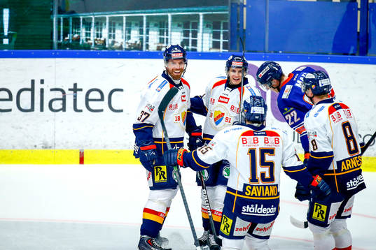 Djurgårdens Mikael Samuelsson jublar