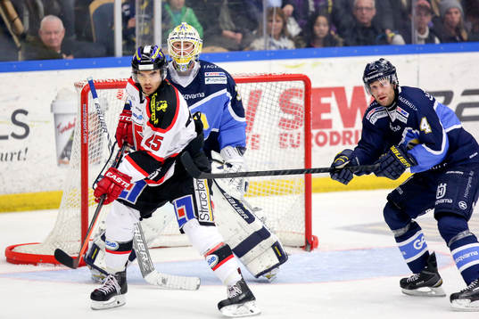 s målvakt Gustaf Wesslau och Marcus Nilson