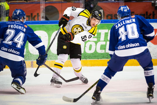 Leksands Jonas Frögren och Tomi Sallinen försöker täcka