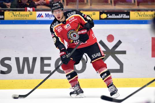 Luleås Johan Forsberg med pucken