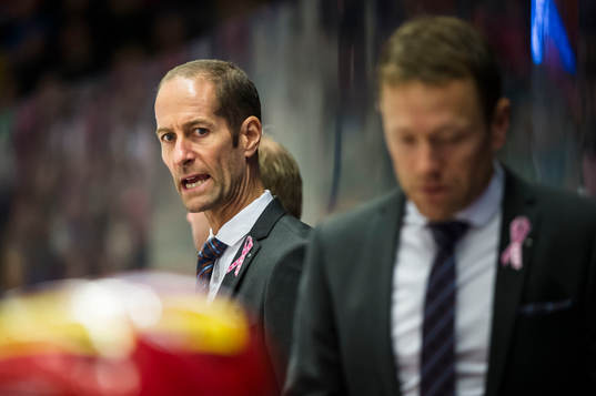 Modos tränare Anders Forsberg och assisterande tränare