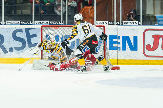 Skellefteås Fredrik Lindgren fäller Modos William