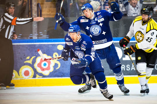 Leksands Jens Bergenström och Johan Ryno jublar