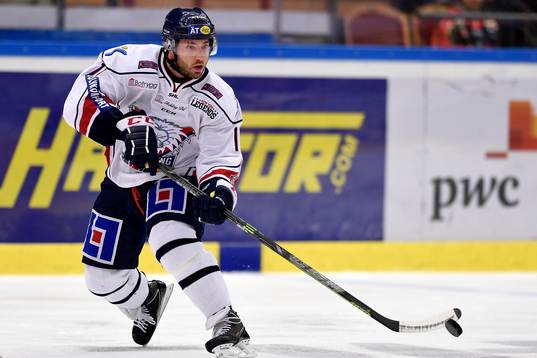 Linköpings Jacob Micflikier med pucken