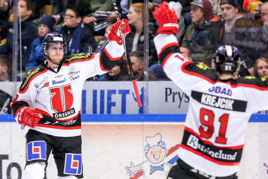Örebros Johan Adolfsson och Jakub Krejcik  jublar