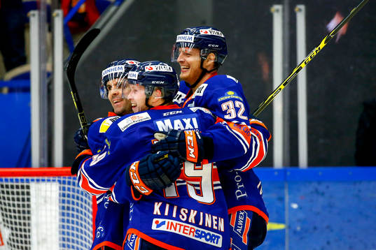 Växjös Nick Johnson jublar