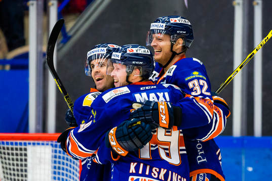 Växjös Nick Johnson firar