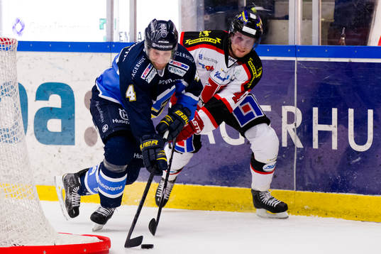 s Marcus Nilson mot Örebros Johan Adolfsson